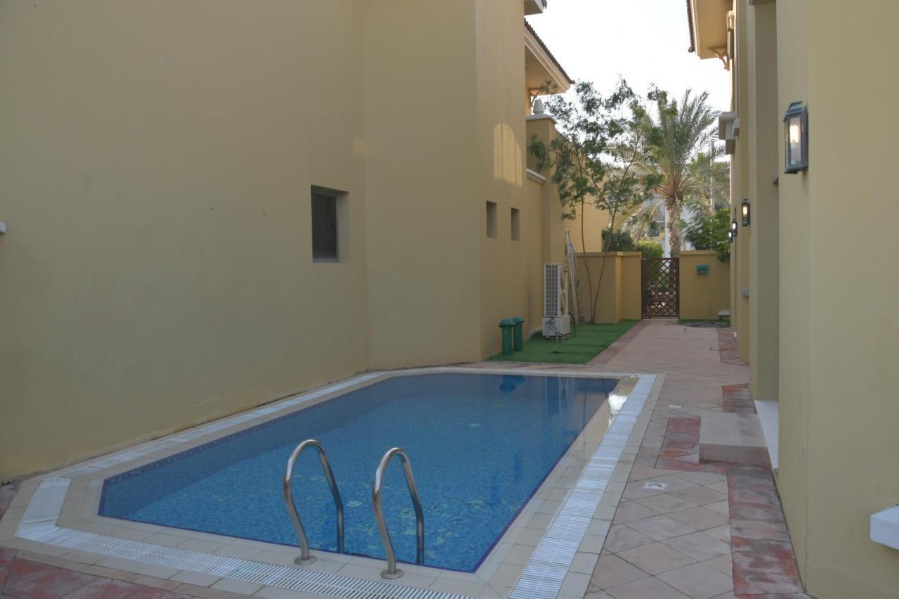 Chic 4Br Villa With Assistant Room And Private Pool On Palm Jumeirah By Deluxe Holiday Homes Dubai Eksteriør bilde