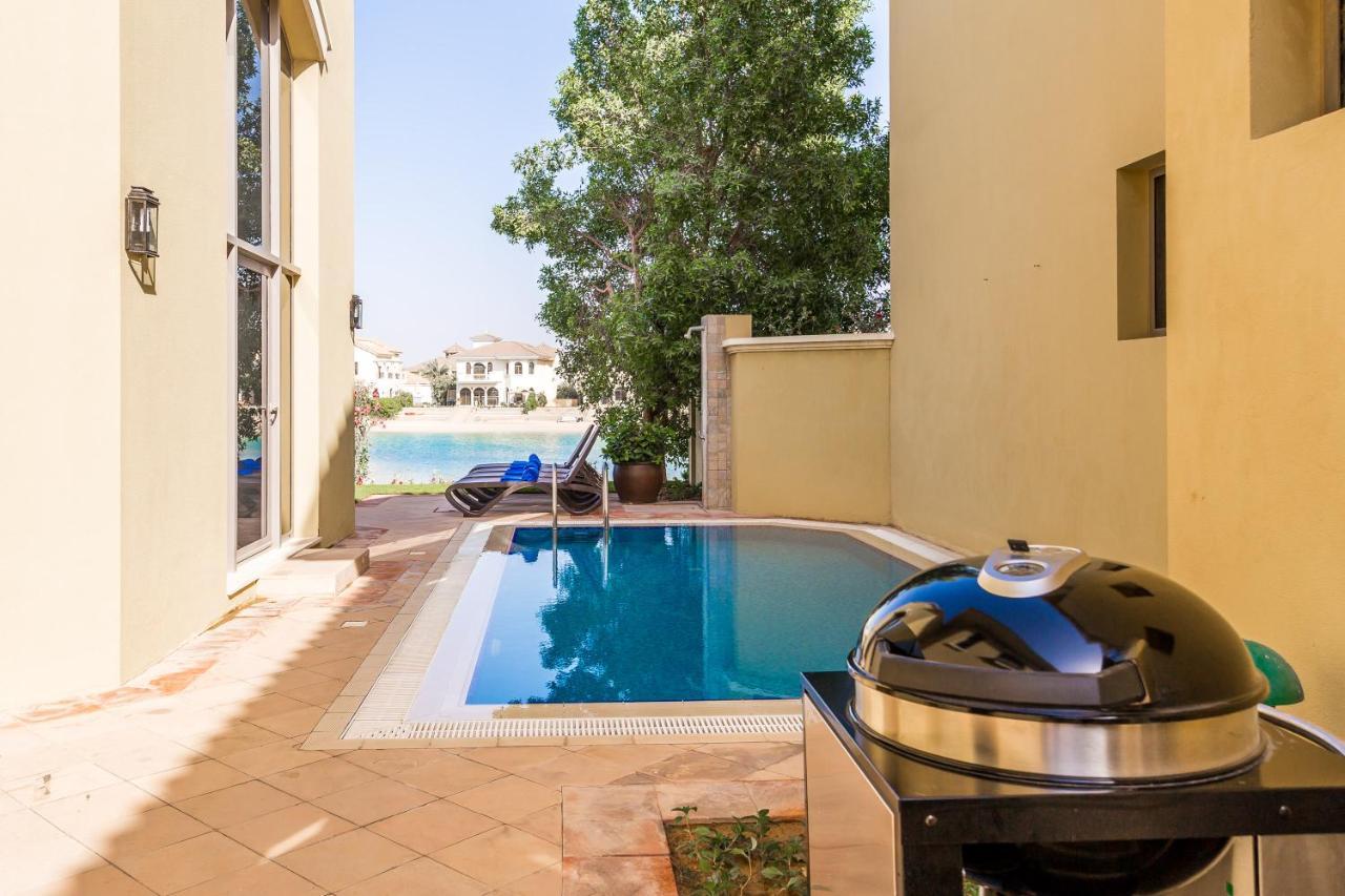 Chic 4Br Villa With Assistant Room And Private Pool On Palm Jumeirah By Deluxe Holiday Homes Dubai Eksteriør bilde