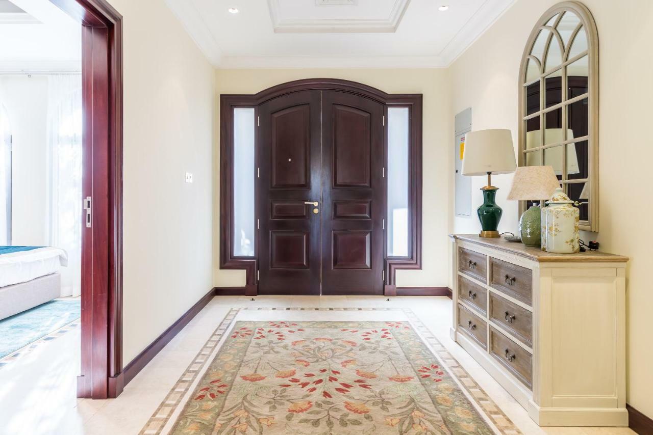 Chic 4Br Villa With Assistant Room And Private Pool On Palm Jumeirah By Deluxe Holiday Homes Dubai Eksteriør bilde
