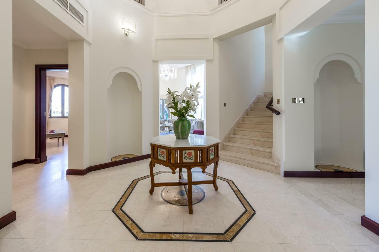 Chic 4Br Villa With Assistant Room And Private Pool On Palm Jumeirah By Deluxe Holiday Homes Dubai Eksteriør bilde