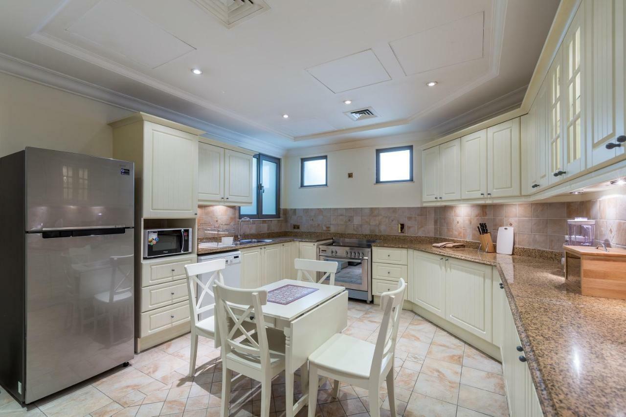 Chic 4Br Villa With Assistant Room And Private Pool On Palm Jumeirah By Deluxe Holiday Homes Dubai Eksteriør bilde