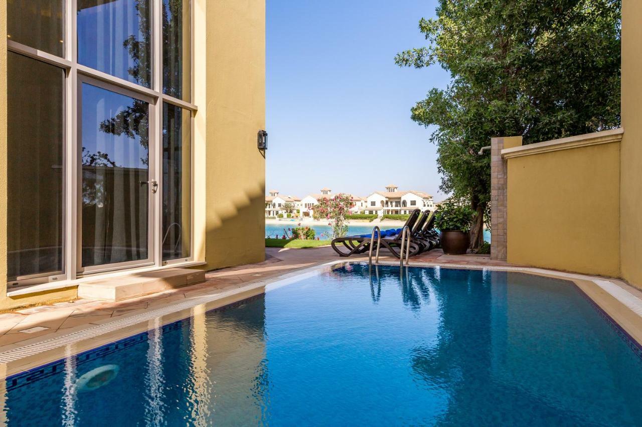 Chic 4Br Villa With Assistant Room And Private Pool On Palm Jumeirah By Deluxe Holiday Homes Dubai Eksteriør bilde