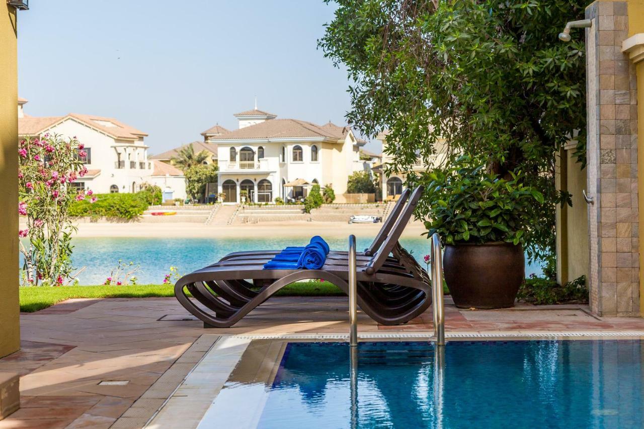 Chic 4Br Villa With Assistant Room And Private Pool On Palm Jumeirah By Deluxe Holiday Homes Dubai Eksteriør bilde