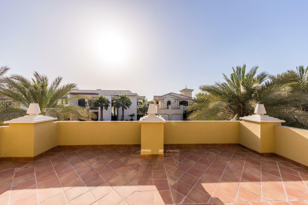 Chic 4Br Villa With Assistant Room And Private Pool On Palm Jumeirah By Deluxe Holiday Homes Dubai Eksteriør bilde