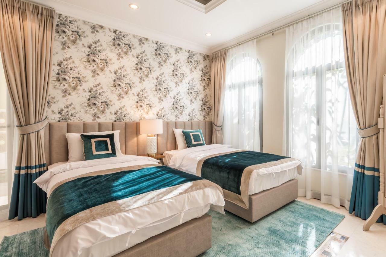 Chic 4Br Villa With Assistant Room And Private Pool On Palm Jumeirah By Deluxe Holiday Homes Dubai Eksteriør bilde